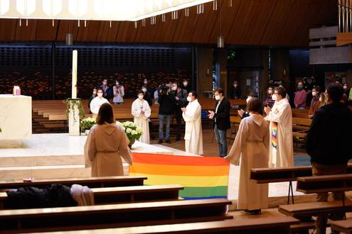 Quelle: BDKJ Freiburg Eindrücke vom Segensgottesdienst für Liebende am 10. Mai 2021
